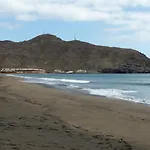 Junto La Playa Гран-Тарахал