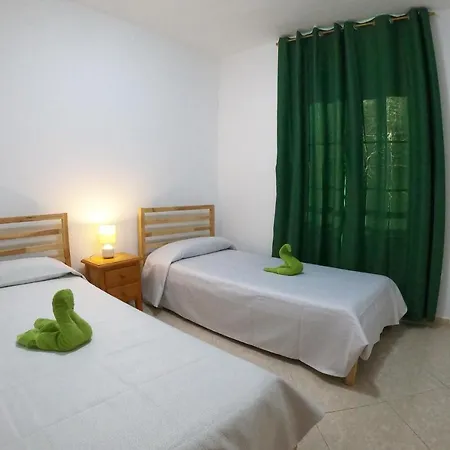 Junto La Playa 公寓 *