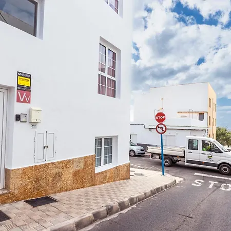 Junto La Playa 公寓 *